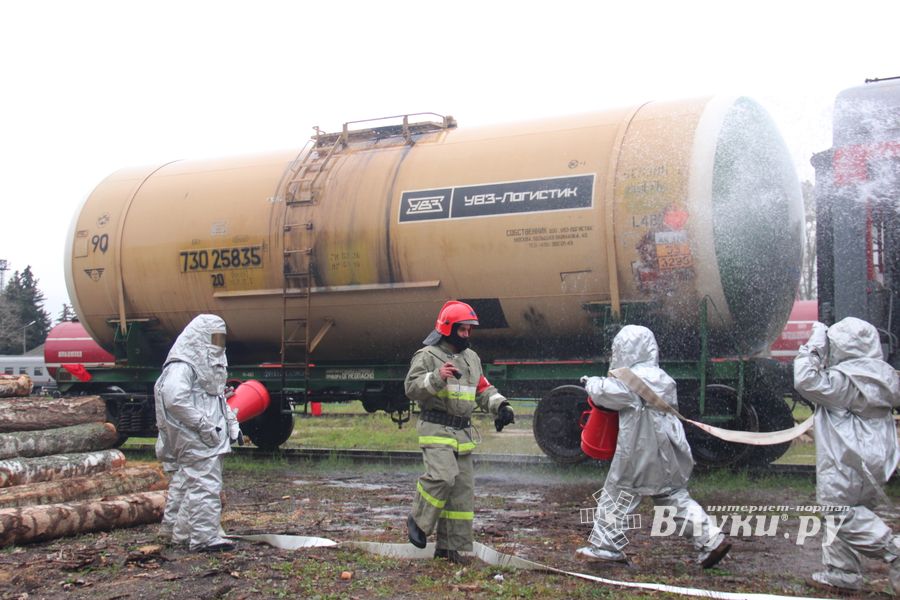В Великих Луках тушили поезд (ФОТО)