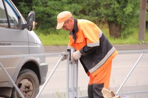 На проспекте Гагарина меняют дорожное ограждение (ФОТО)