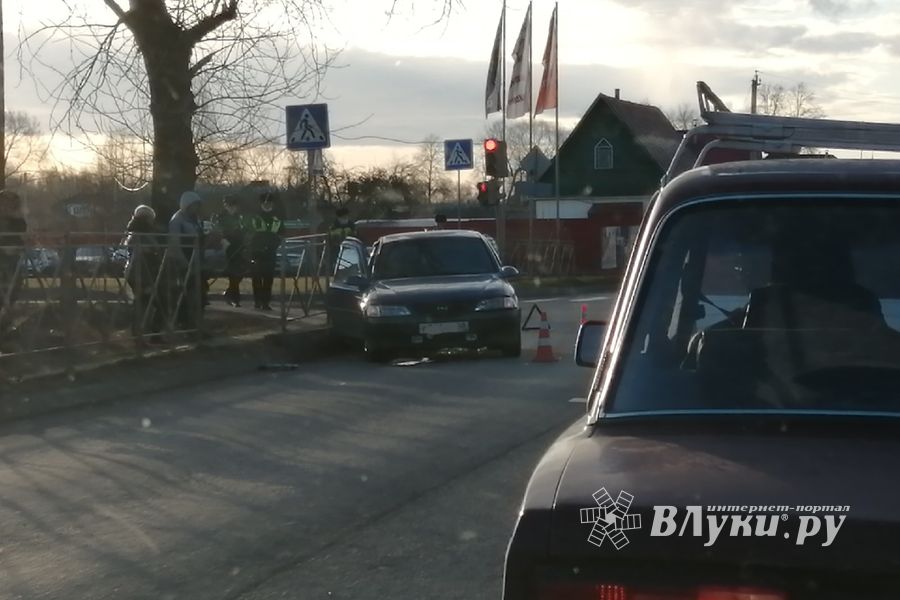 В Великих Луках произошло ДТП (ФОТО)