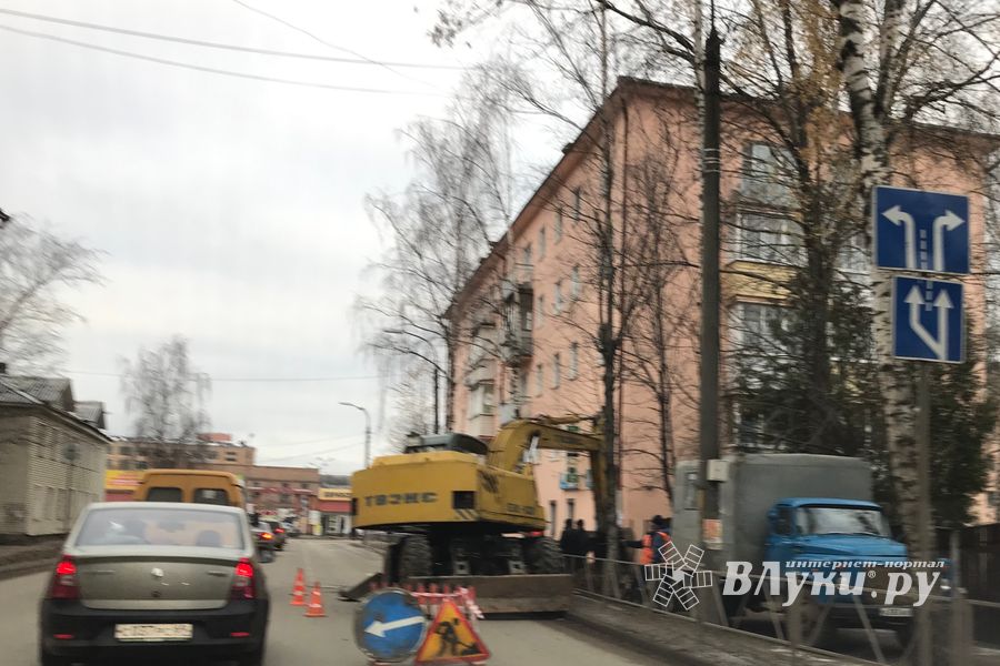 ​Жилой дом и детсад в Великих Луках остались временно без воды