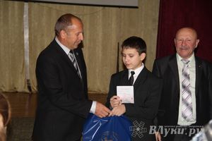 В Великих Луках прошло торжественное вручение паспортов (фото)