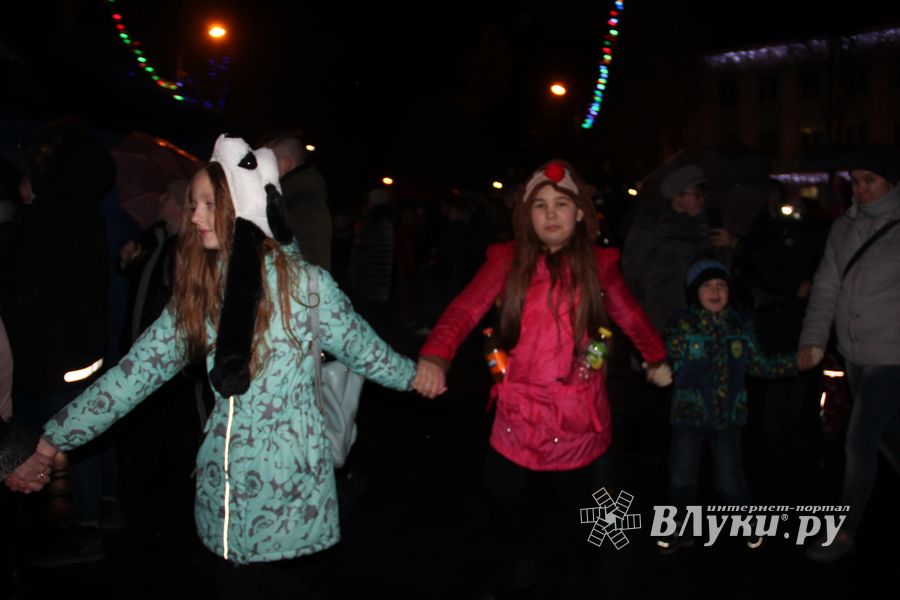 Дождик не помешал открытию городской ёлки (ФОТО)