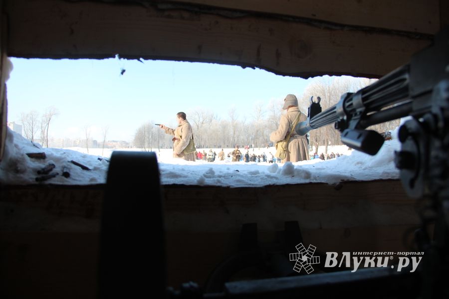 В Великих Луках реконструировали подвиг Александра Матросова (12+)(ФОТО)