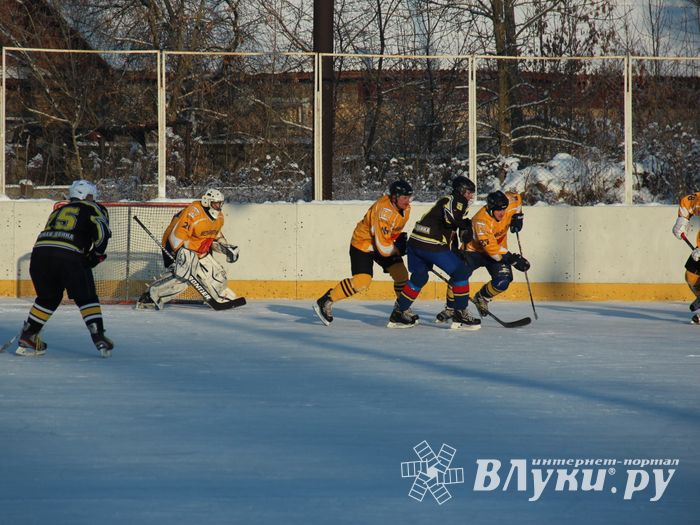 Великолукские хоккеисты разгромили гостей (фото)