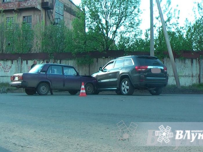 Пешеходный переход на развилке улиц Матвея Кузьмина-Малышева. Быть или не быть?