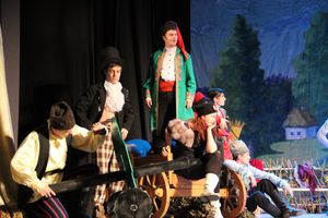 Кони стоят пьяные, хлопцы запряженные — в ГДК Ленина сыграли «Свадьбу в Малиновке» (ФОТО)