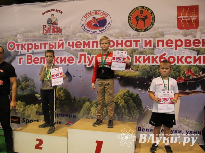 В Великих Луках прошли соревнования по кикбоксингу (ФОТО)