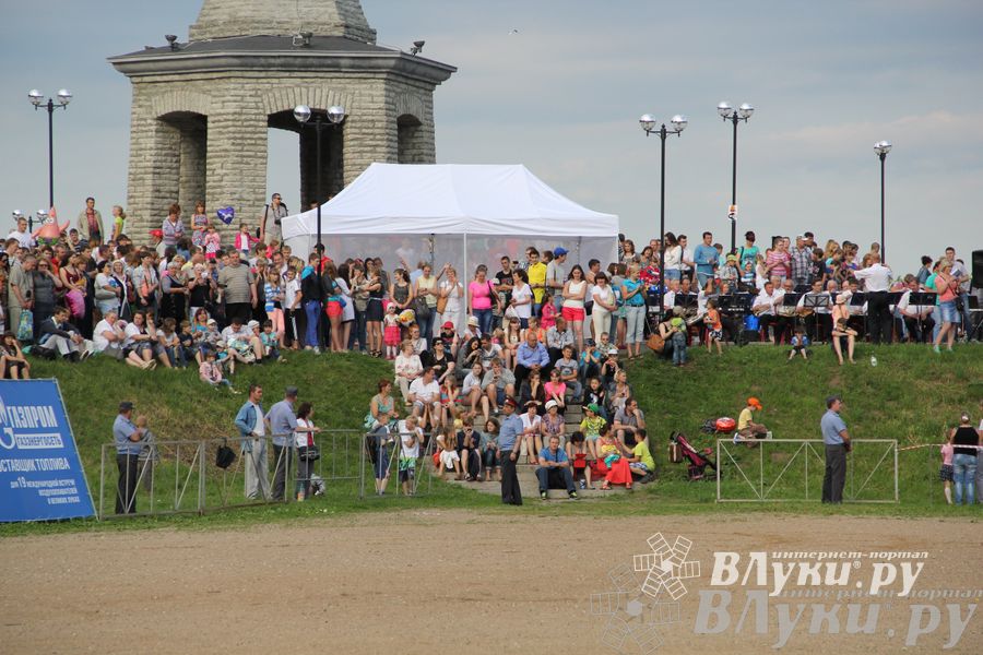 Открытие 19-й Международной встречи воздухоплавателей в Великих Луках