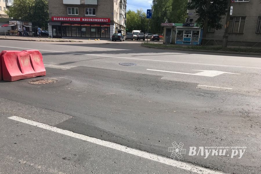 На те же грабли? На Гагарина опять проваливается асфальт (ФОТО)