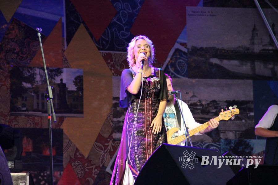 Людмила Чурсина и Пелагея поздравили Великие Луки с 850-летием (ФОТО)