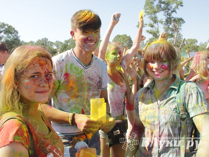 Яркие эмоции «ColorFest» в Великих Луках (ФОТО)
