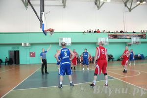 Баскетболисты Великих Лук сыграли со сборной Дмитрова