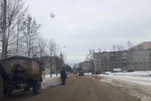 В Великих Луках производится ямочный ремонт (ФОТО)