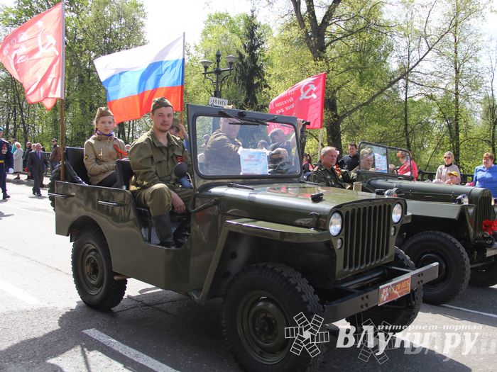Парад Победы в Великих Луках (фото)