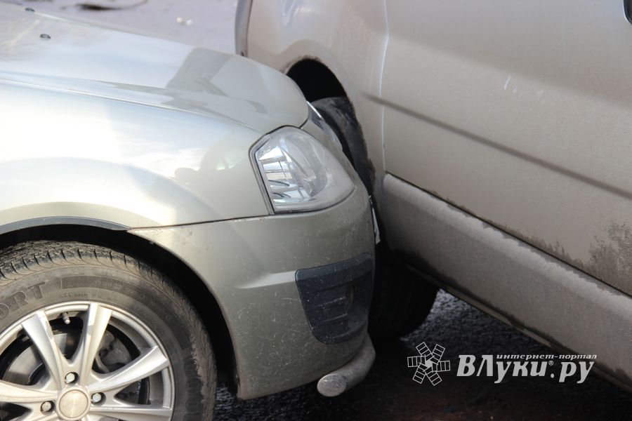 Серьёзное ДТП произошло в Великих Луках (ФОТО)