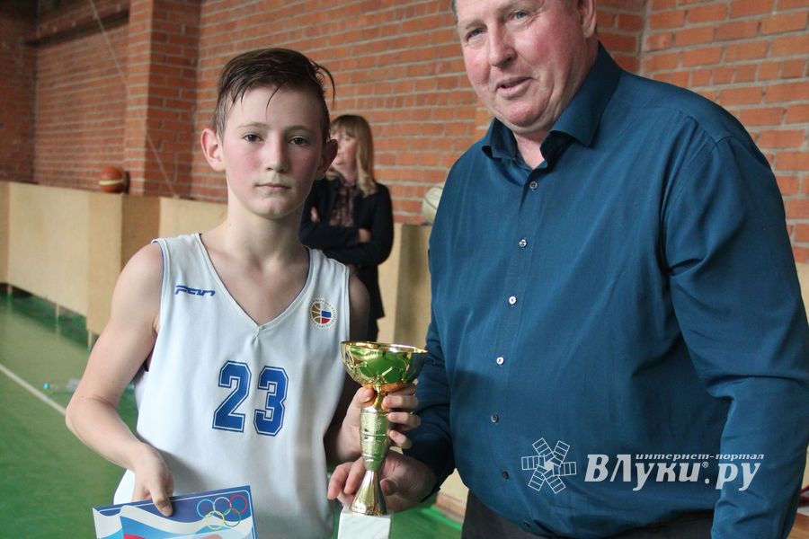 Великолучане завоевали золото финальных соревнований по баскетюолу 11-й областной Спартакиады (ФОТО)