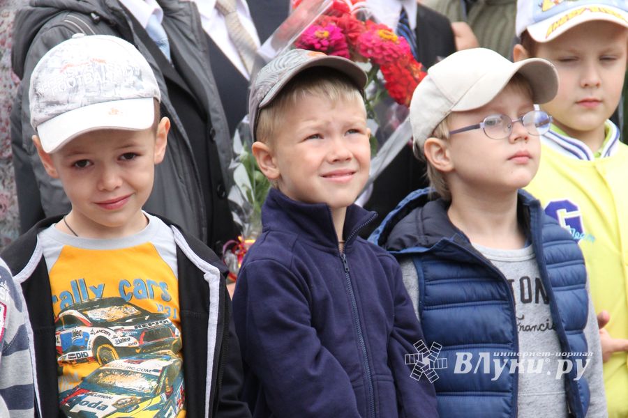 Школа №12 встретила День знаний (фото)