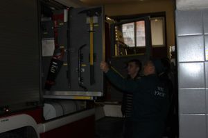 Псковские студенты побывали в гостях у пожарных и спасателей (фото)