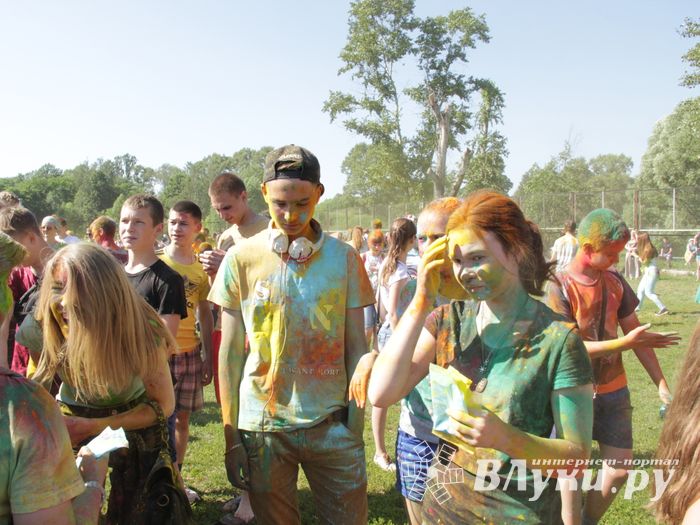 Яркие эмоции «ColorFest» в Великих Луках (ФОТО)