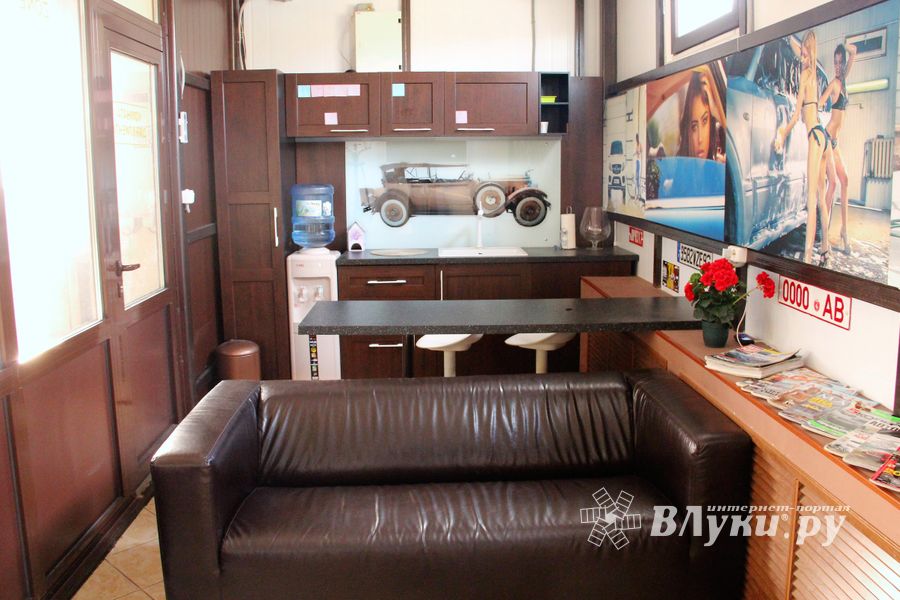 Автомойка в Великих Луках дарит подарки в День автомобилиста (ФОТО)