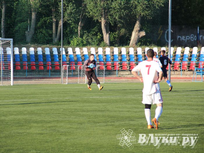 В Великих Луках команда «КПРФ» обыграла команду «Спартака» (фото)