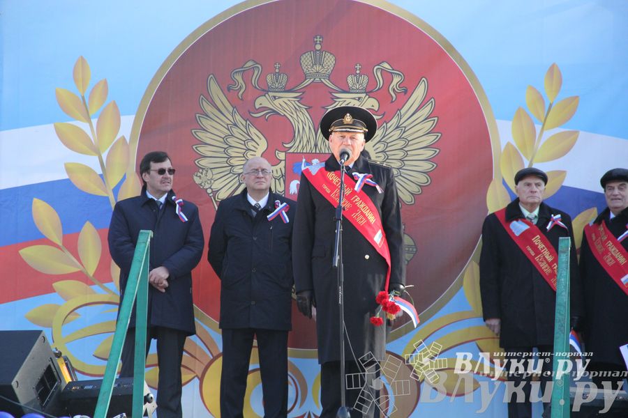 В Великих Луках состоялся торжественный митинг в честь Дня народного единства (ФОТО)
