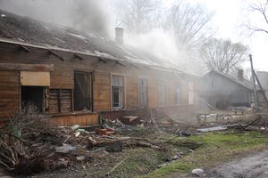 В Великих Луках на проспекте Гагарина горел барак (ФОТО)