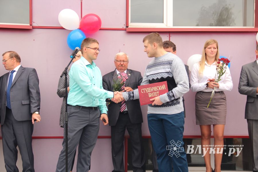 ВГСХА встретила первокурсников пирогами (ФОТО)