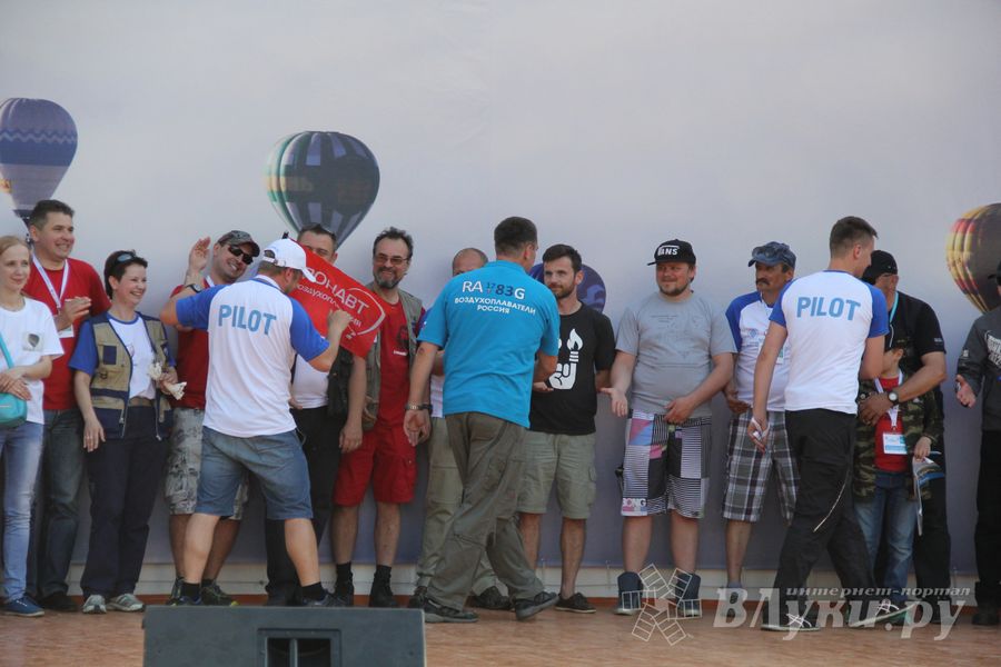 В Великих Луках открылась Международная юбилейная встреча воздухоплавателей (фото)