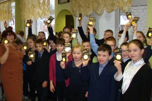 Учащимся младших классов Стругокрасненского района вручили светоотражатели (ФОТО)