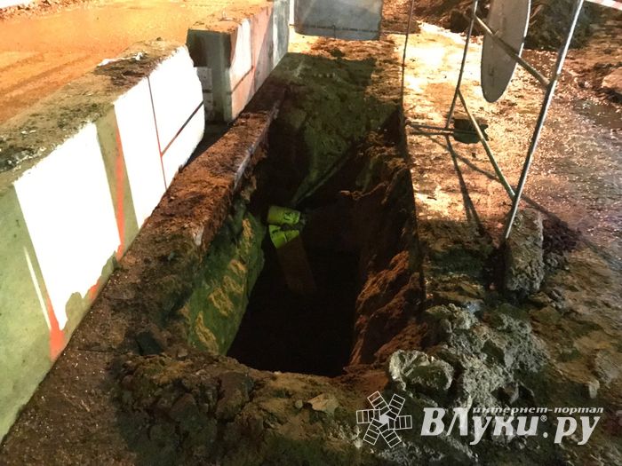 На ул. Тимирязева в Великих Луках ведутся ремонтные работы (ФОТО)