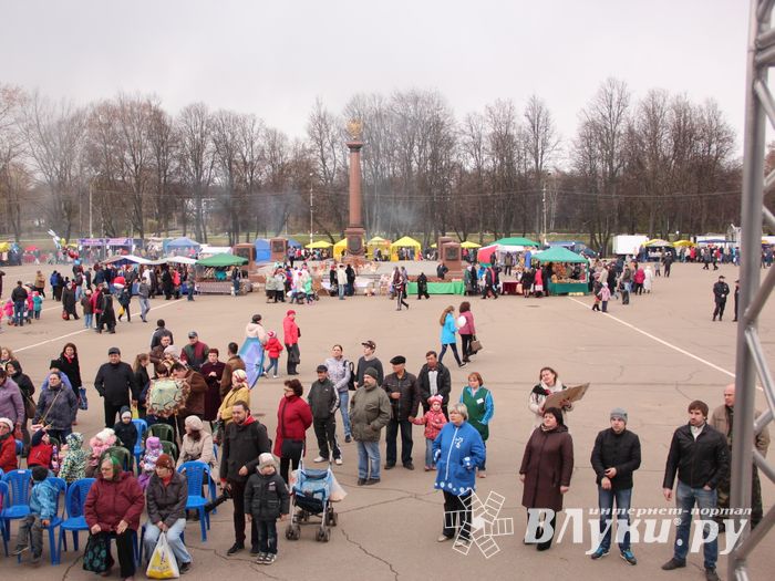 В Великих Луках проходит Весенняя ярмарка