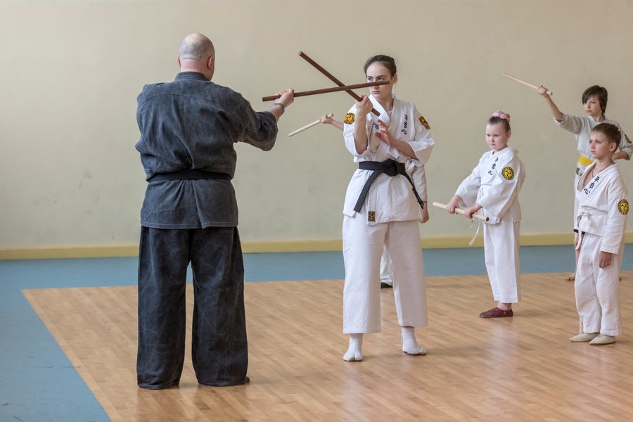 Ученики школы Дзюшин-рю кэмпо каратэ постигали искусство кобудзюцу (ФОТО)