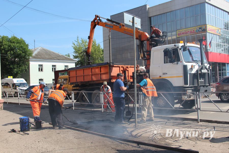 В Великих Луках заботятся о пешеходах (ФОТО)