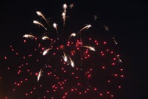 Праздничный салют в честь Дня Победы был дан в Великих Луках (ФОТО)