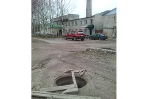 Великолучане просят губернатора помочь закрыть люки (ФОТО)