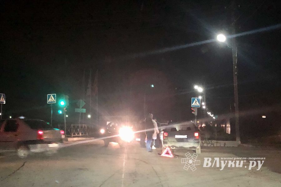 На 3-й Ударной затруднено движение из-за ДТП (ФОТО)