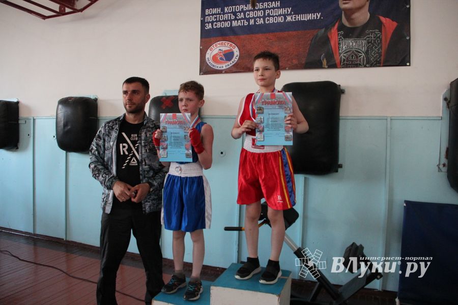 В Великих Луках завершился открытый турнир по боксу (ФОТО)