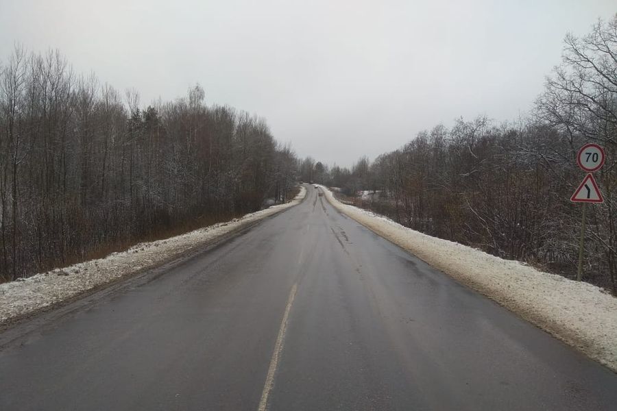 В Великолукском районе фура вылетела на встречу легковушке (ФОТО)