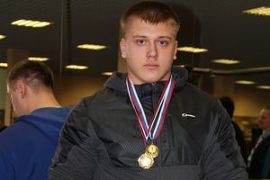 В Великих Луках состоялись Первенство города по жиму штанги и Первый Кубок города по армлифтингу (фото)