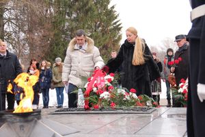 У Вечного огня в Великих Луках прошёл торжественный митинг (фото)