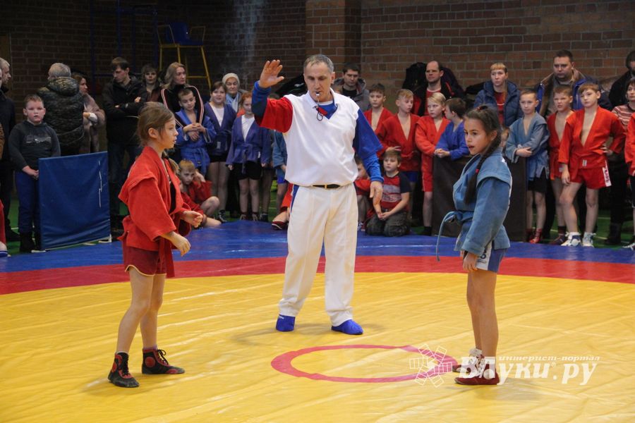 В Великих Луках проходит турнир самбистов (ФОТО)