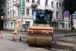 Улицу Некрасова в Великих Луках асфальтируют (ФОТО)