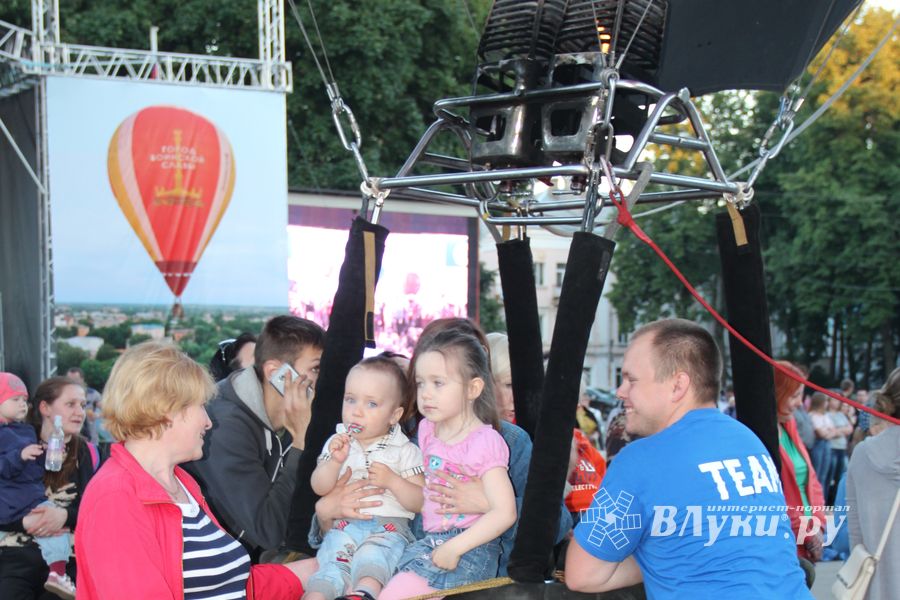 22-я Международная встреча воздухоплавателей завершилась традиционным ночным свечением аэростатов (ФОТО)