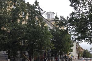 Из-за ремонта фасадов в Великих Луках перекрыли тротуары (ФОТО)