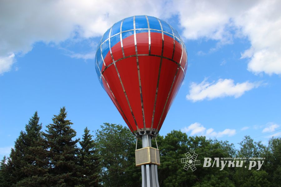 Памятный знак воздухоплаванию открыли в Великих Луках
