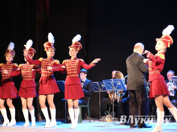 18 мая состоялся юбилейный концерт коллектива мажореток «Золотые погоны» (ФОТО)