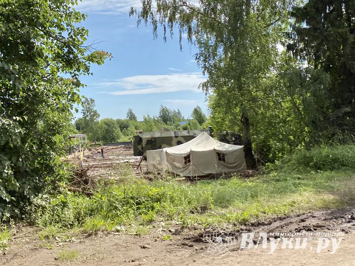 В великолукском филиале инфекционной больницы начался монтаж металлоконструкций (ФОТО)