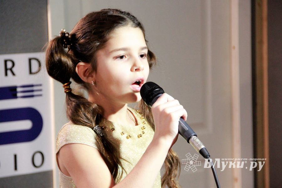 Участники медиапроета «Новые Голоса ДЕТИ на Новом Радио Великие Луки» записали видеоролики (ФОТО)