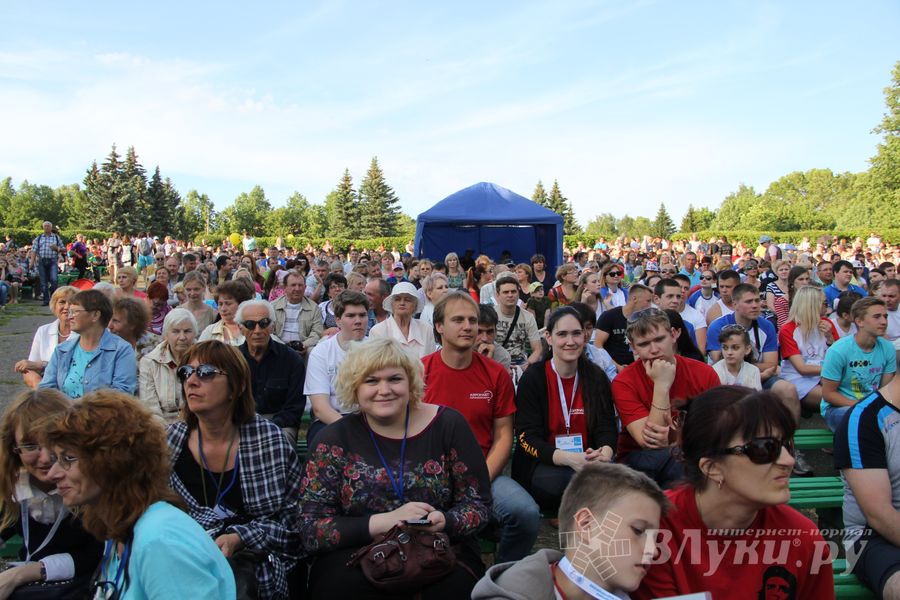 В Великих Луках открылась Международная юбилейная встреча воздухоплавателей (фото)